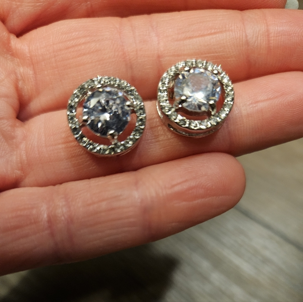 NEW Silver Crystal Halo Style Stud Earrings - Picture 3 of 7